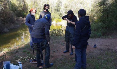 Naturalistess de Girona a la bassa de la Vall de Sant Daniel