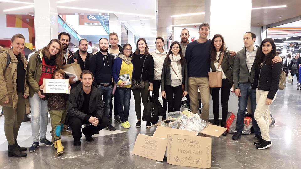 plastic attack 23 febrer