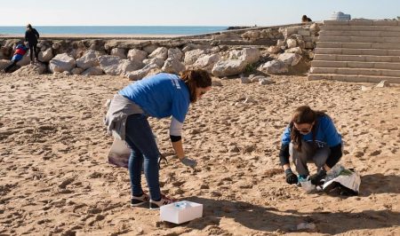 Neteja de Platja a Sitges